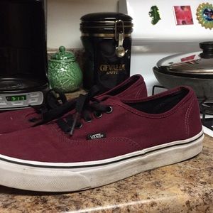 Red low tops vans! 👟👌🏻